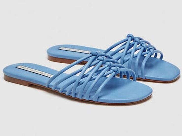 Fotos: 20 sandalias planas que no querrás quitarte en todo el verano