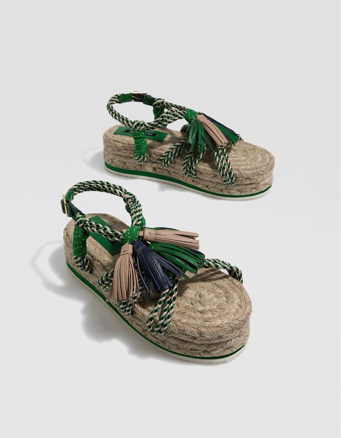 Sandalia plana de yute, 39,99 euros.