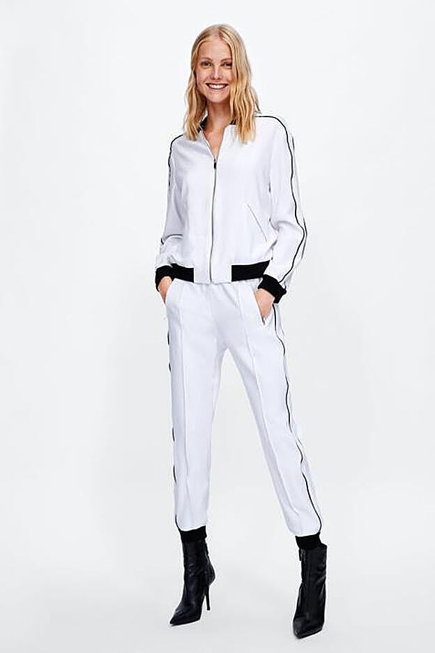 Total look chandalero en blanco y negro.