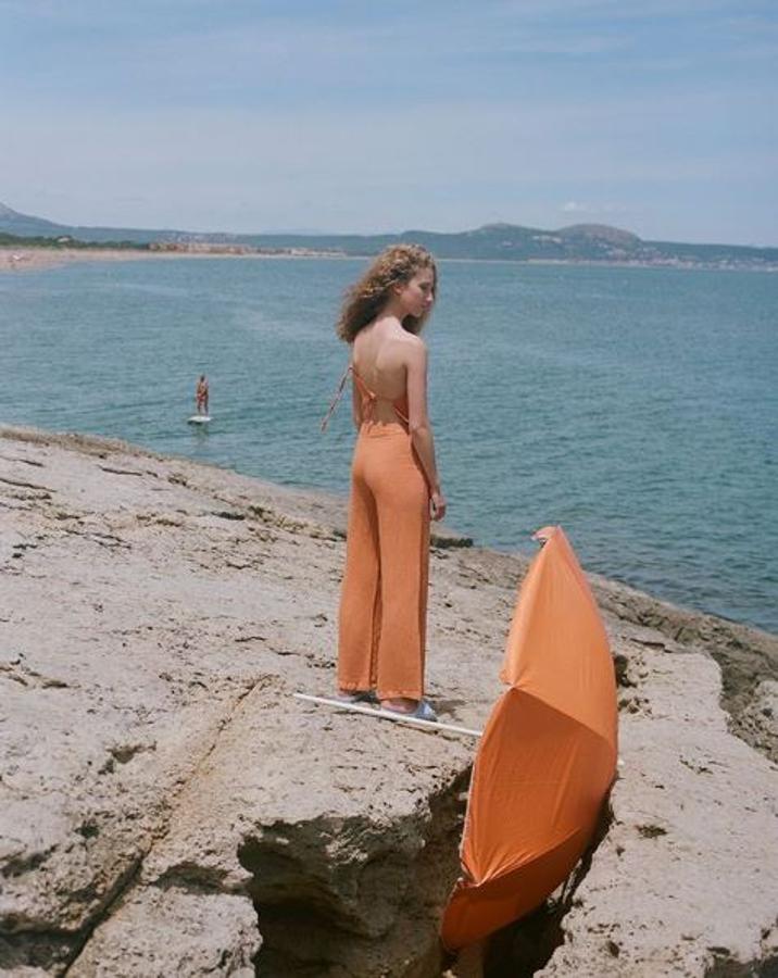 La estética de la marca es muy 'arty', con fotos que van más allá de enseñar las prendas y buscan una estética determinada.