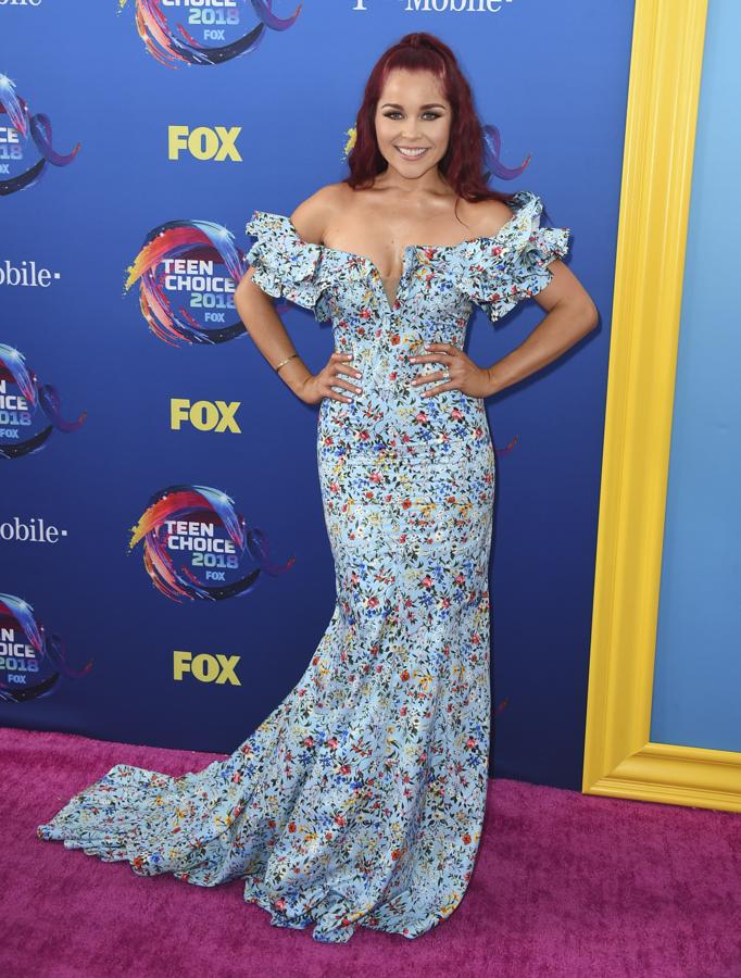 Erin Robinson apostó por un vestido de alfombra roja muy de principios de los 2000 firmado por Tarik Ediz.