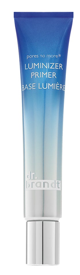 3. Un toque extra de luz. Una prebase iluminadora te permite prescindir del maquillaje y se convierte en el punto final perfecto para un look de día (multiplica los reflejos del sol sobre tu rostro) y también para uno de noche (sublima ese bronceado que te has ganado a pulso). Luminizer Primer de Dr. Brandt (38 €)