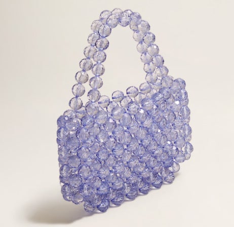Bolso con abalorios transparentes de Mango: 49,99 euros.