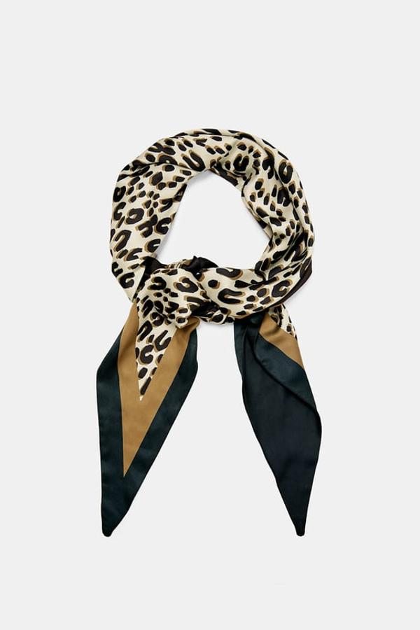 Pañuelo con estampado animal, 9,95 euros.