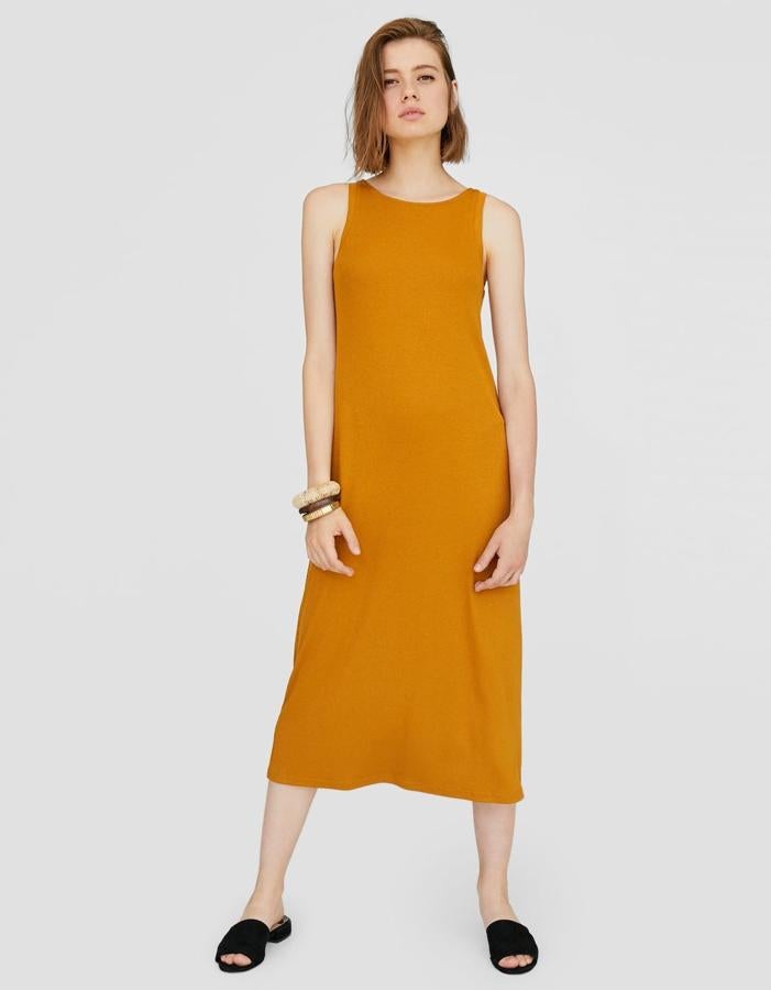 Vestido de canalé en color ocre, 17,99 euros9