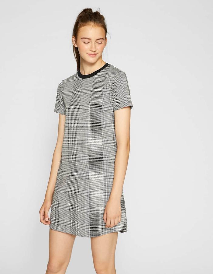 Vestido de cuadros con cremallera, 15,99 euros.