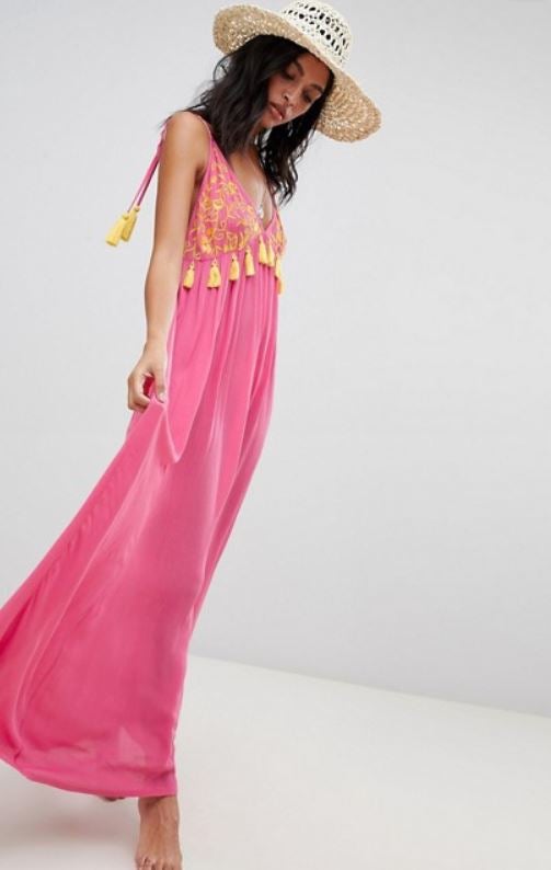 Fantástico diseño en rosa, con las borlas amarillas (41,99 euros).