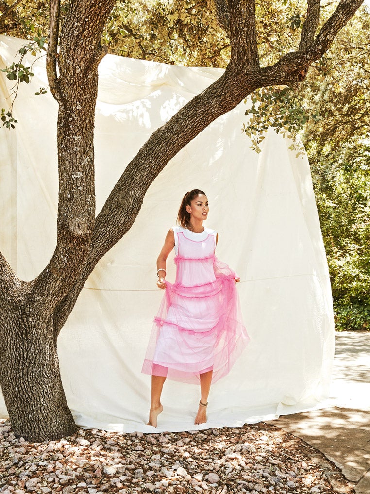 Vestido de P.a.r.o.s.h. y joyas de Luxenter.