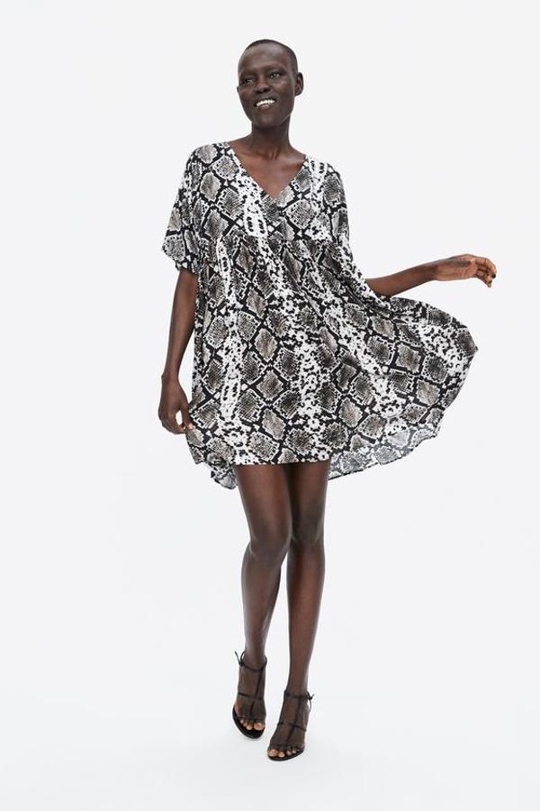 Vestido con estampado de serpiente, 29,95 euros.