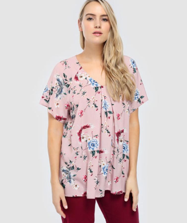 Blusa con estampado floral de la firma Couchel, 39,99 euros.