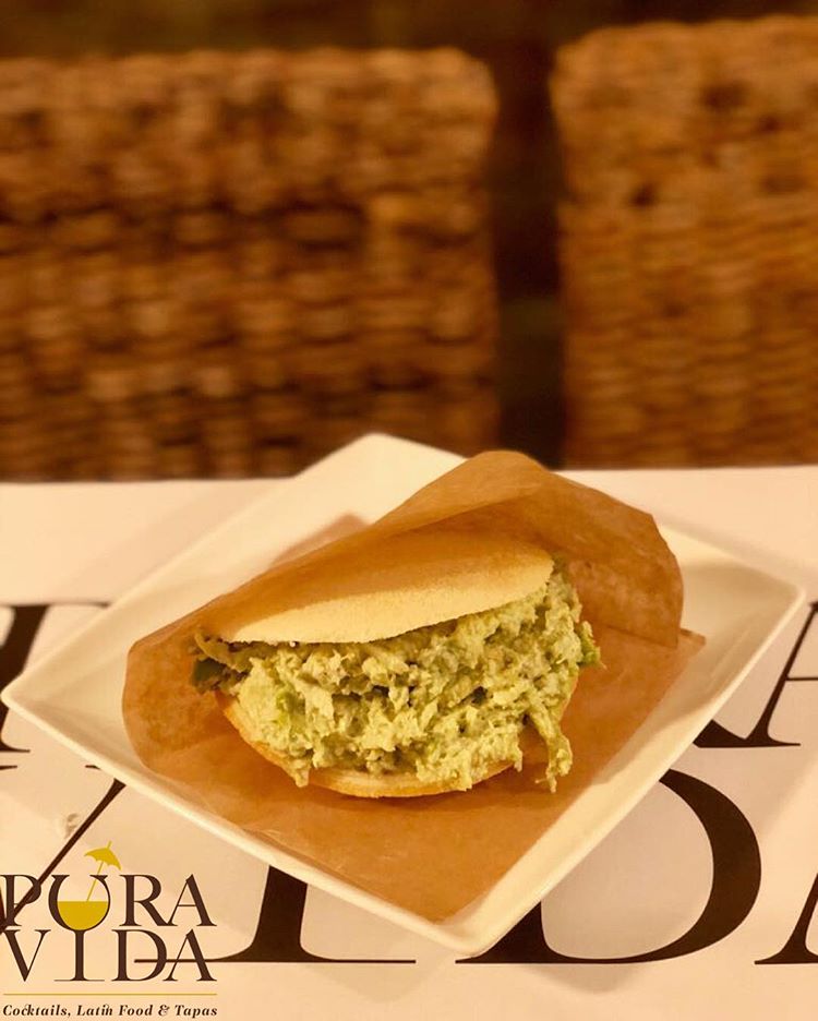 Pura Vida (Carrer dels Mercaders 20, Barcelona): Además de sus variadas tapas latinas y su ambiente, sus cócteles dan ganas de seguir la ronda. "Pura Vida significa disfrutar de la vida y pasarlo bien"