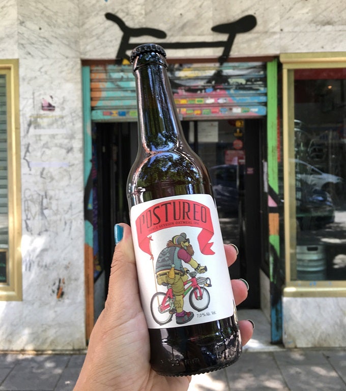 El Pedal es un pequeño local situado en pleno barrio de Lavapiés. Visita obligatoria para los amantes del lúpulo que no se decidirán entre la amplia variedad de cervezas internacionales y de fabricación propia y madrileña.Calle Argumosa, 33.