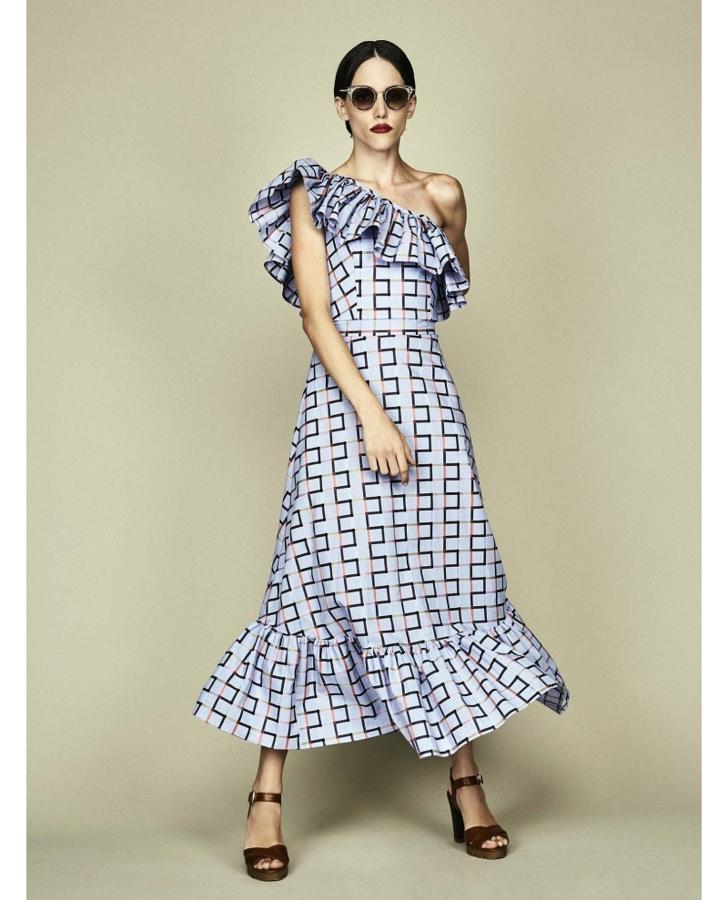 Esta pieza se la vimos a Marta Hazas y esta en oferta: de 234,90 a 117,45 euros.