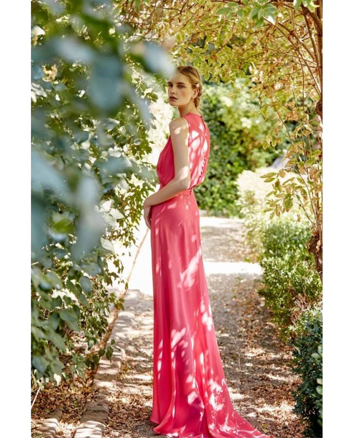 Este vestido en corte sirena: Antes: 575,00 euros. Ahora: 230.00 euros.