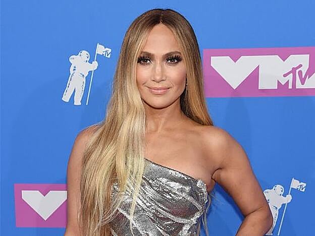 Aunque a veces selo corte para sanearlo, el cabello largo es el preferido de Jennifer Lopez.