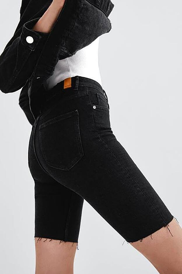 Bermudas denim de Zara por 22,95 euros.