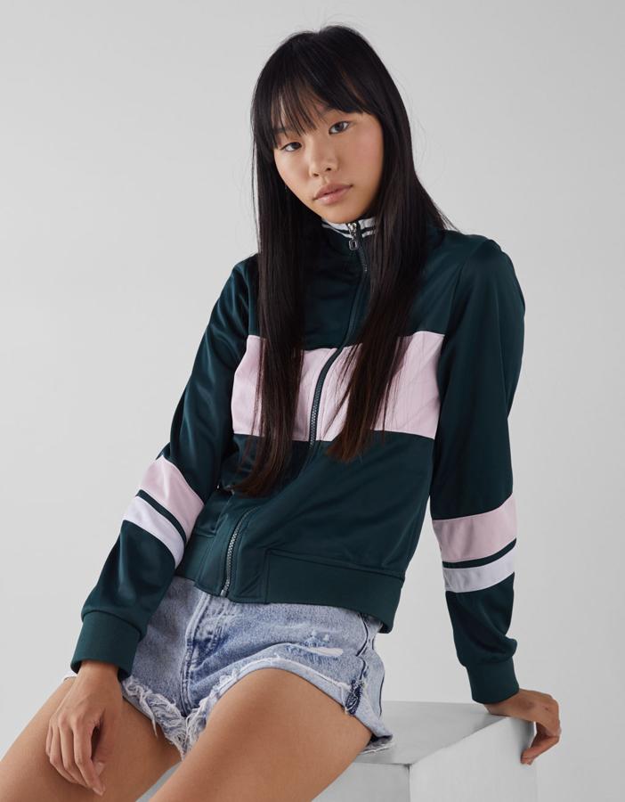 Chaqueta fina con cremallera y en color verde y rosa, 19,99 euros.