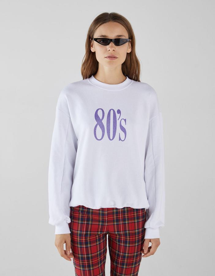 Sudadera con estampado de 80' S en color blanco, 15,99 euros.