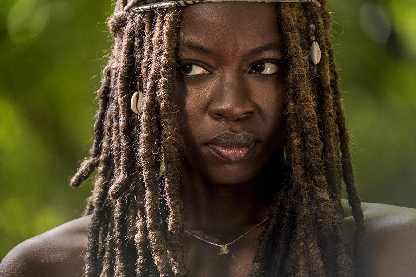 Michonne, en 'The Walking Dead': La serie de 'The Walking Dead' tiene varias heroínas, pero nos quedamos con  Michonne porque es una de las heroínas 'badass ' más increíbles de las series de televisión.
