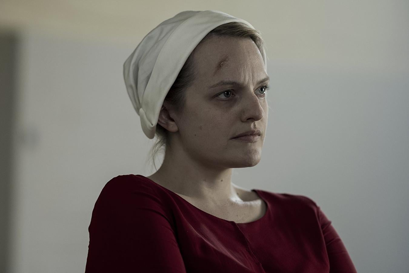 Defred, en 'El Cuento de la Criada' / 'The Handmaid's Tale' (HBO):  Defred, que nació de 'la pluma' de Margaret Atwood , también nos ha conquistado con su papel protagonista en la distópica serie de televisión de HBO, 'El Cuento de la Criada'. ¿De qué no es capaz esta mujer?