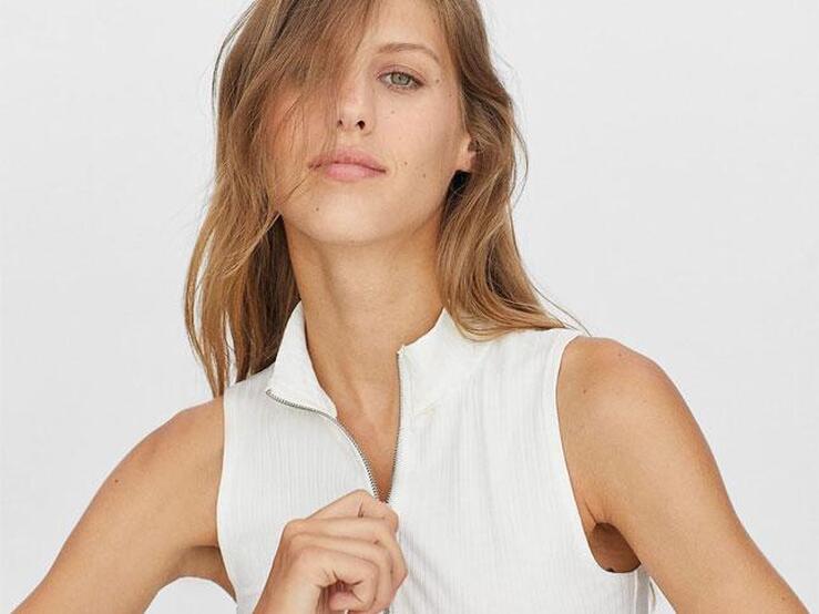 Fotos: 10 camisetas y tops de nueva temporada para presumir de escote