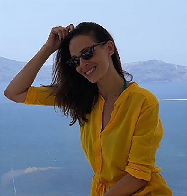 Eva González posa en Santorini en una foto subida a su Instagram.