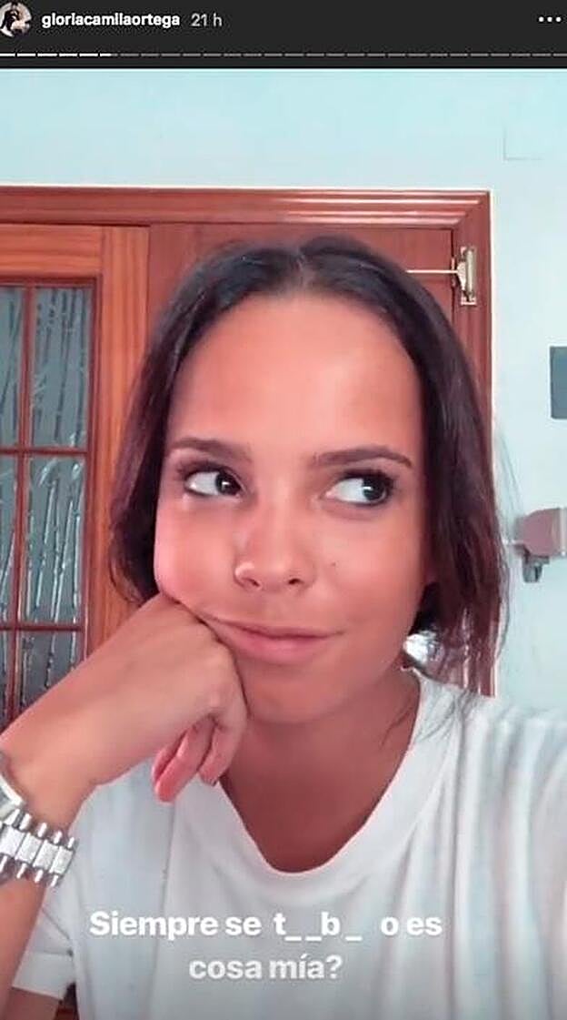 Gloria Camila mientras hacía el comentario.