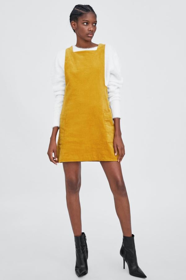 De Zara, en color amarillo y de pana gruesa (25,95 euros).