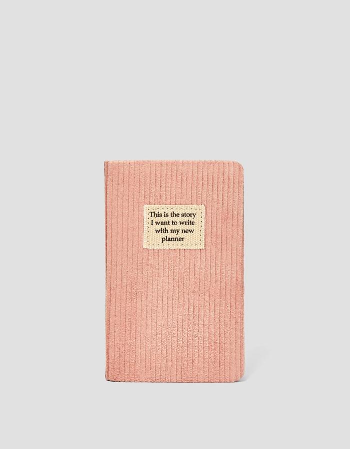 La pana también invade las agendas (5,99 euros).