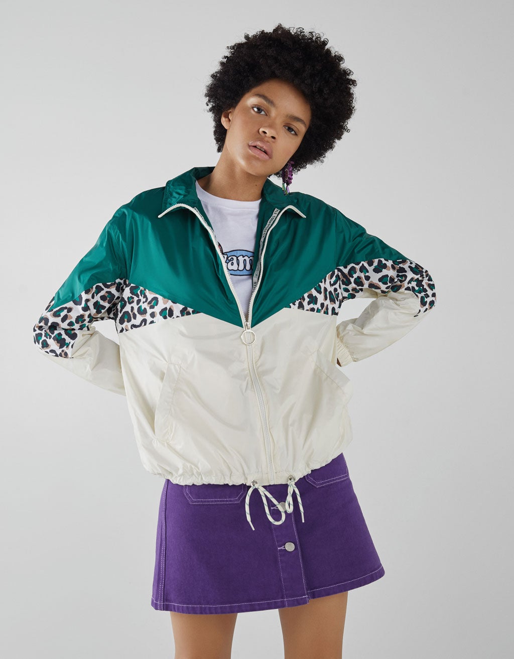 Cazadora fina multicolor de Bershka: 18,19 euros.