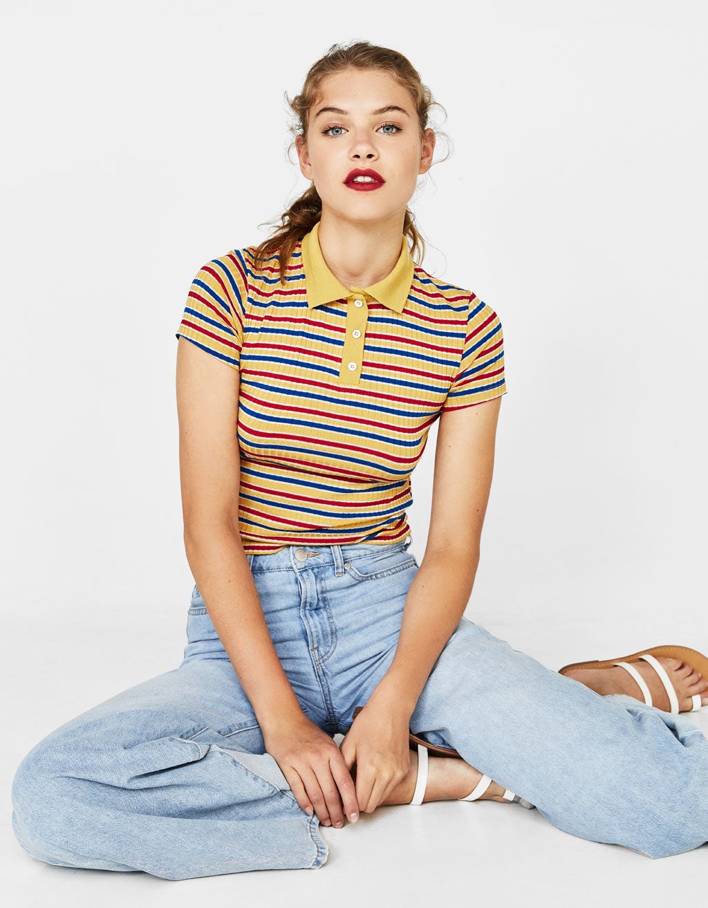 Polo de rayas multicolor de Bershka: 9,09 euros.