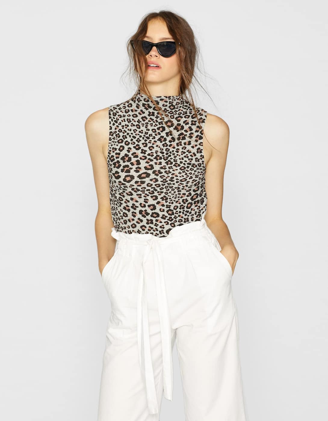 Top Perkins con estampado de leopardo de Stradivarius: 7,99 euros.