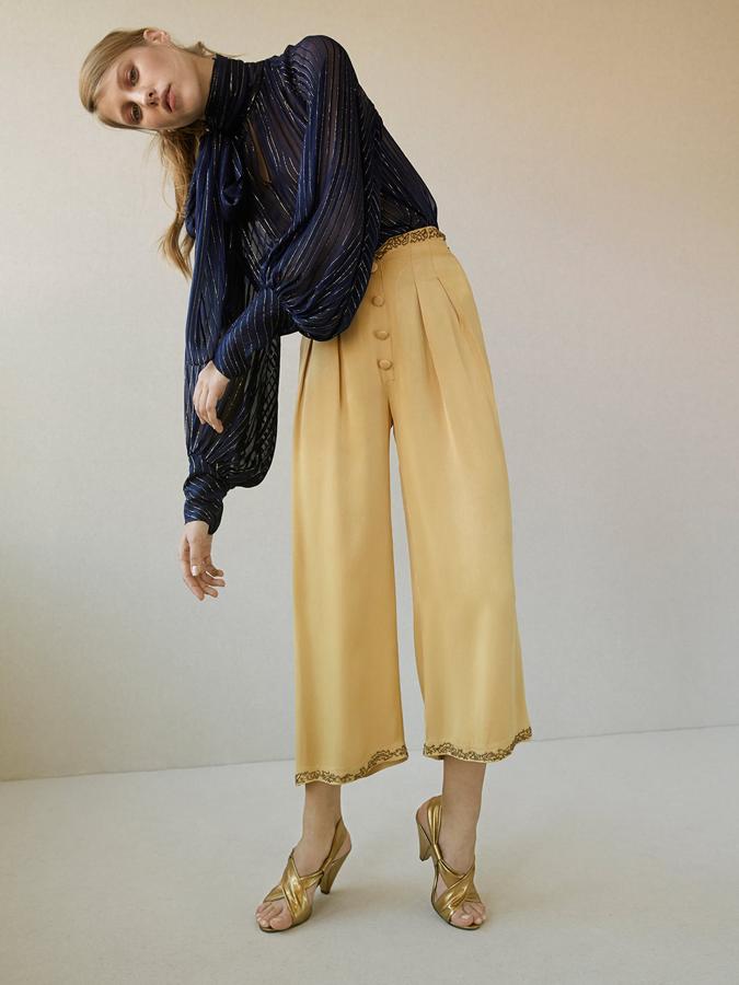 Intropia es en definitiva una de nuestras favoritas. Los pantalones culotte con tejidos refinados y detalles bordados son una excelente opción. Precio: 102 euros.