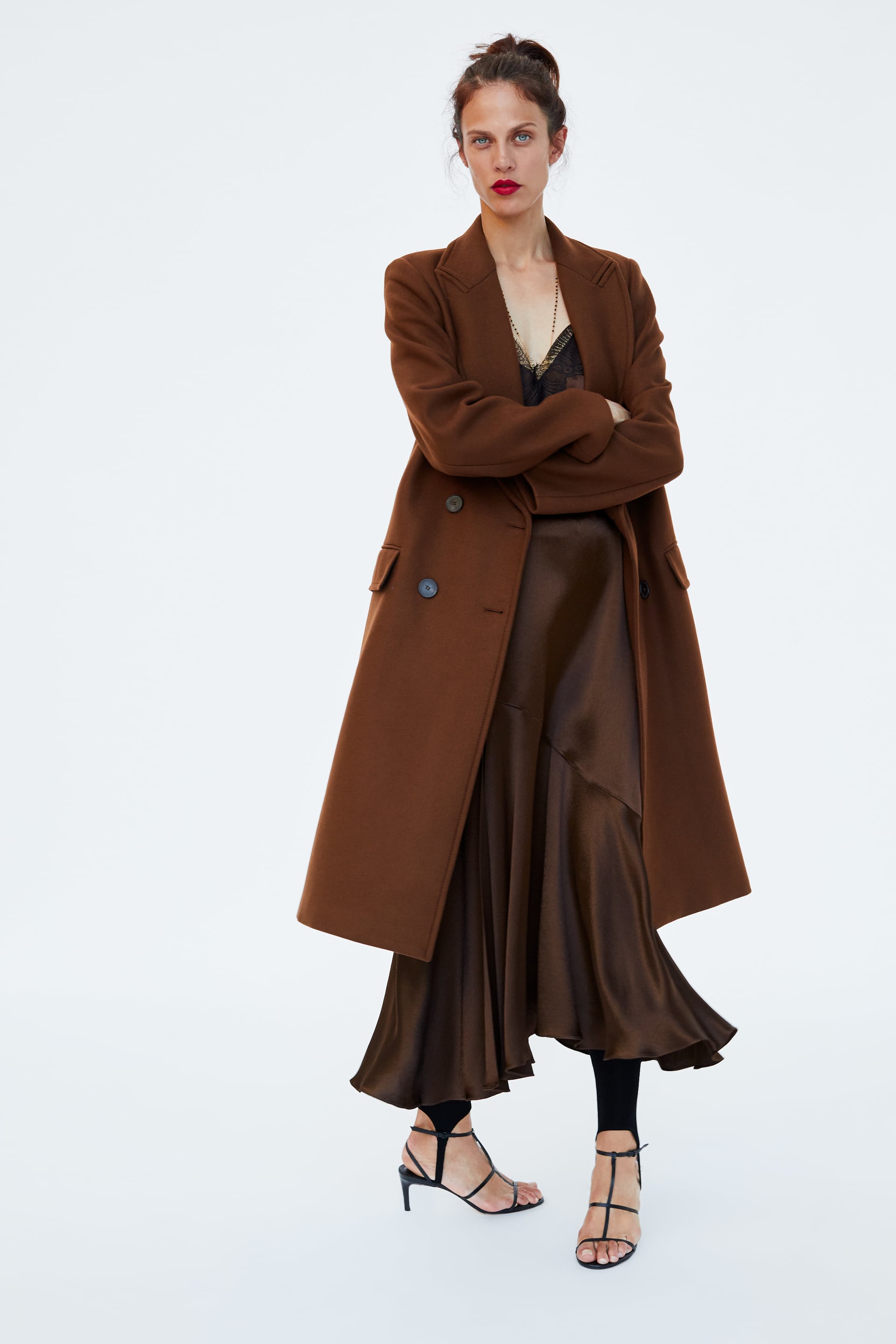 Zara propone varias combinaciones de vestido y pantalón con fuseauxl.