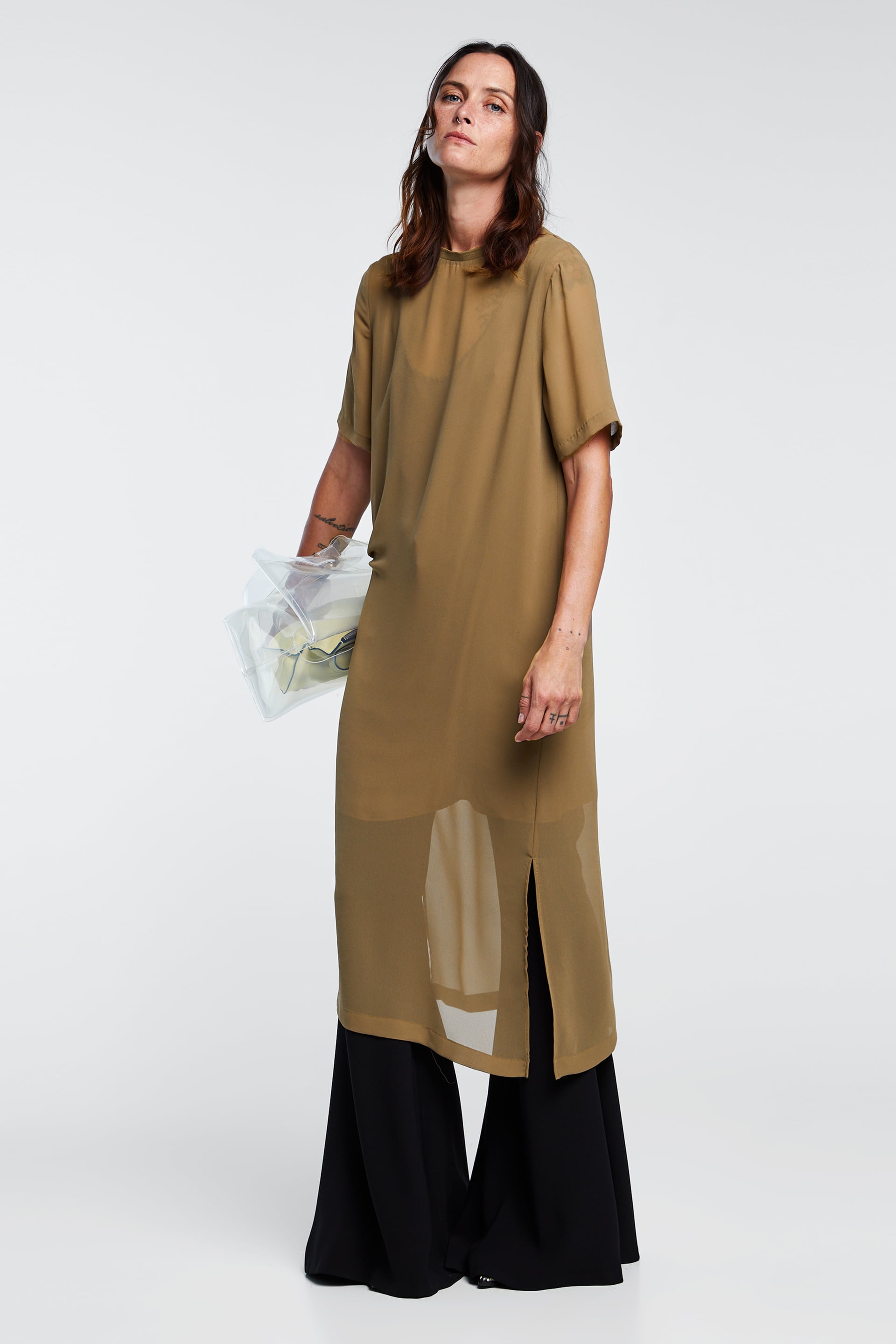 Y con un pantalón de gran campana.