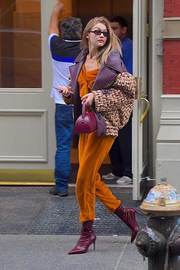 Así combina Gigi Hadid los botines de Mango