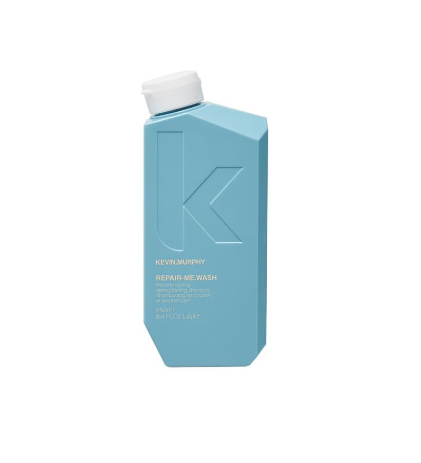 Contiene enzimas derivadas de la piña y de la papaya, y proteínas supernutritivas de guisante, que ayudan a fortalecer y a reparar el cabello seco, dañado y/o quebradizo, debido a procesos de coloración.  Repair-Me.Wash de Kevin Murphy  (29 €).