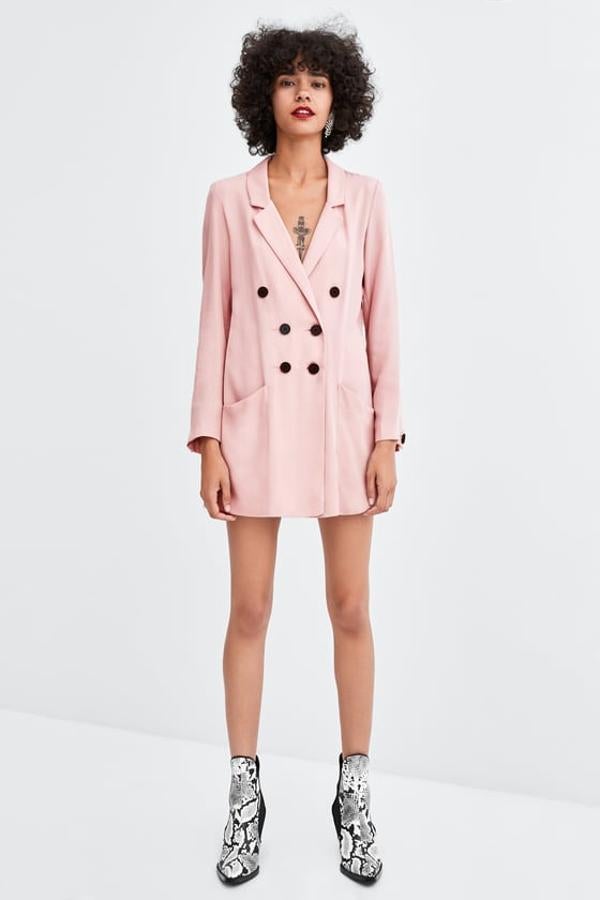 Blazer tipo vestido en color rosa claro, 29,95 euros.