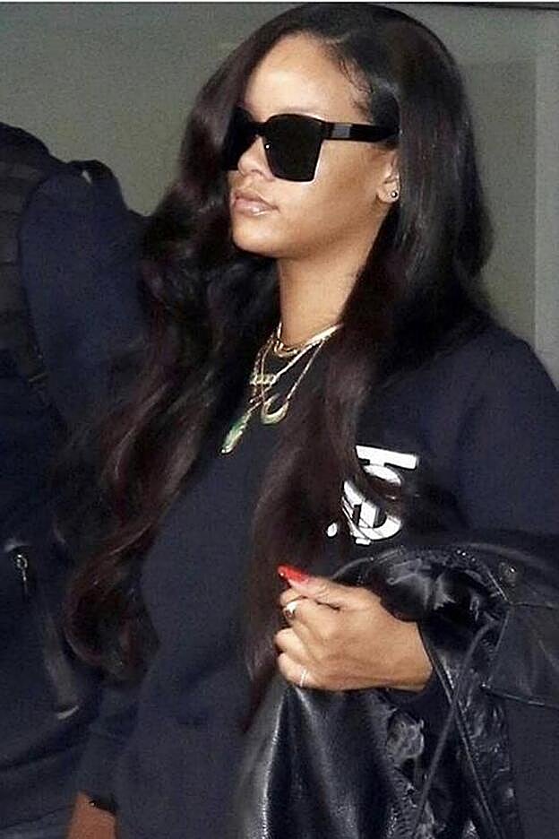Rihanna con la sudadera Thomas Burberry Monogram.