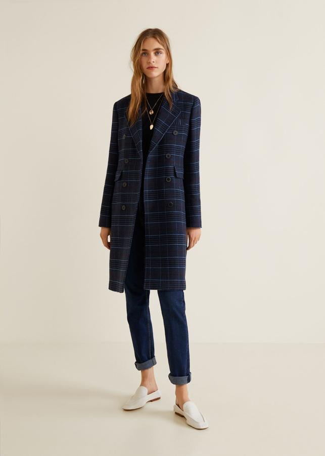 Otro diseño de Mango, que está que lo tira con la ropa de abrigo. No solo tiene un cuadro fantástico: el corte slim estiliza y da esplendor a los looks de oficina (99 euros).