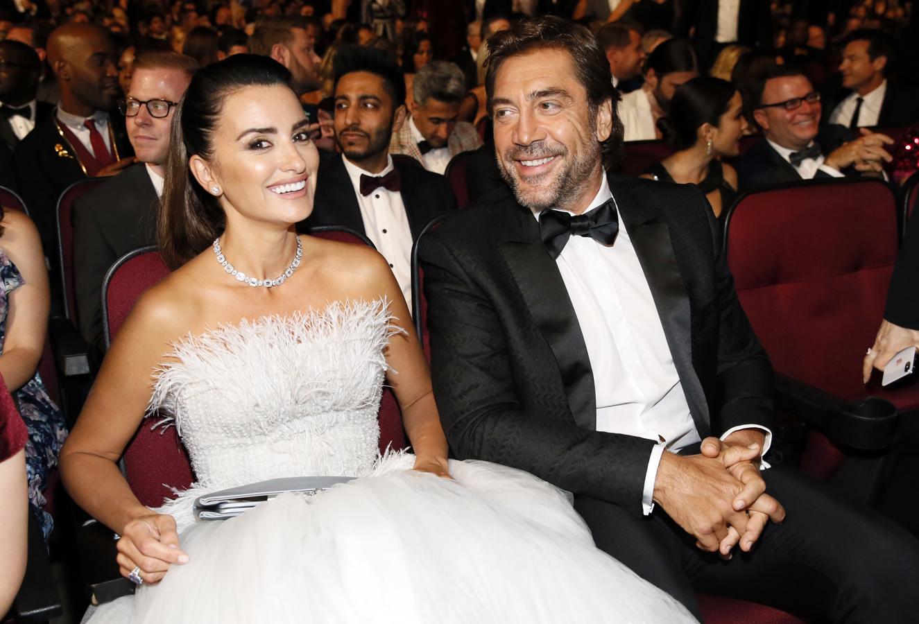 Penélope Cruz y Javier Bardem. Aunque no caminaron juntos por la alfombra roja, la pareja acudió a la entrega donde la actriz estaba nominada a mejor actriz de reparto, por su actuación en 'The American Crime Story: El asesinato de Gianni Versace'.