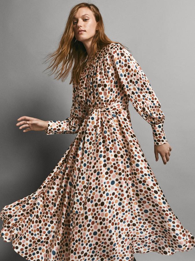 Vestido de seda con topos de colores, de la línea Limited Edition (249 euros).