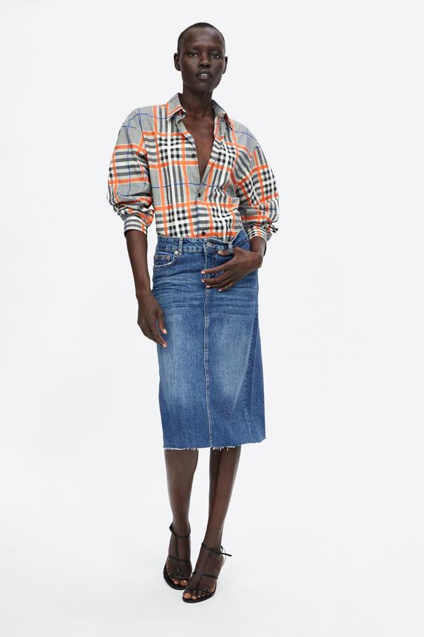 La forma ligeramente acampanada es especialmente beneficioso para las más bajitas que además tienen los muslos más anchos que la cadera. Precio: 25,95 euros.