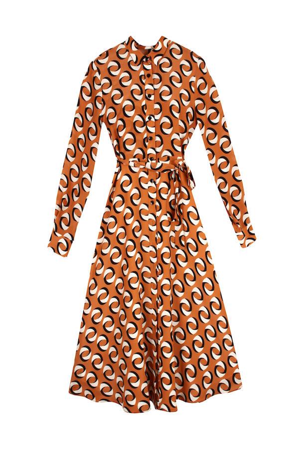 Los '70 marcan  la tendencia de este otoño , y este vestido camisero con estampado psicodélico nos parece una de las mejores adaptaciones de la moda de esta década prodigiosa. Precio: 239.90 euros.