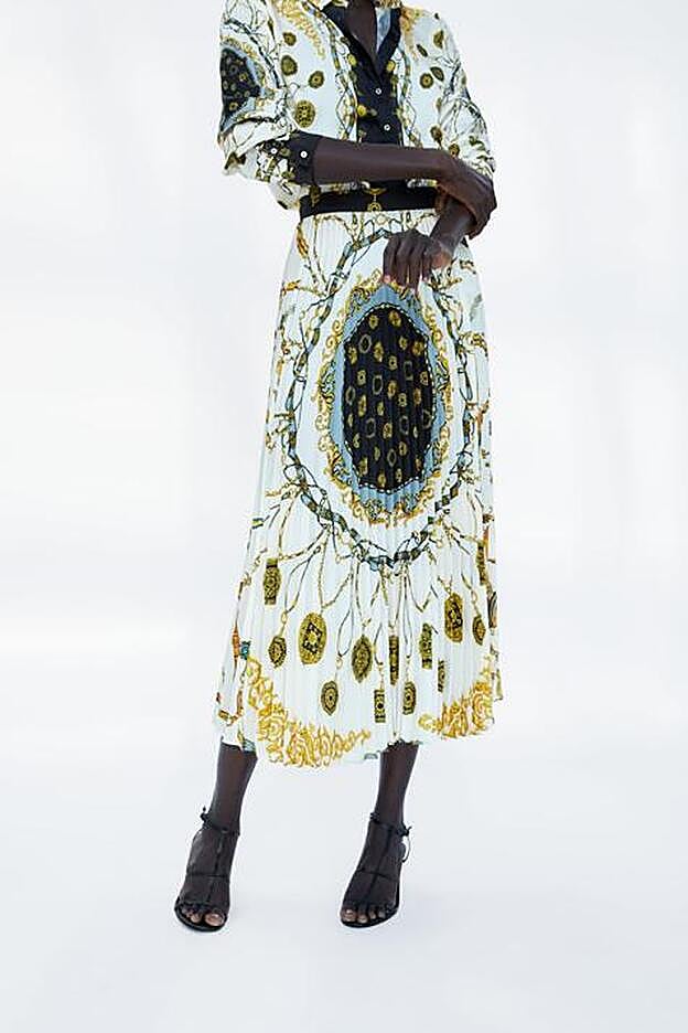 La falda es de la nueva colección de Zara.