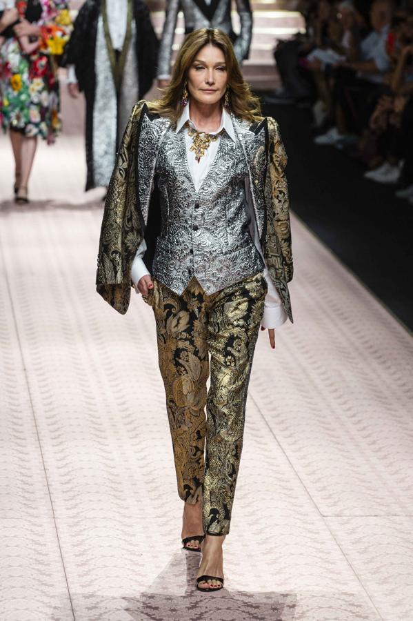 Carla Bruni también se subió a la parela de Dolce & Gabbana.