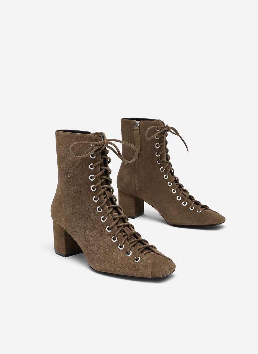 Botín con tacón y cordones de Uterqüe: 129 euros.