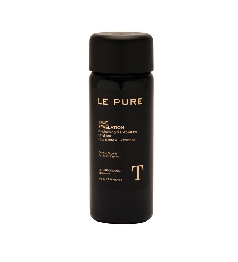 Este tratamiento antienvejecimiento semanal elimina cuidadosamente las células muertas de la piel y atenúa las imperfecciones. También proporciona nutrientes bioactivos para aumentar su luminosidad y capacidad natural para protegerse del daño solar. Previene la hiperpigmentación gracias a los betacarotenos de la flor de caléndula que contiene.  True Revelation de Le Pure  (85 €).