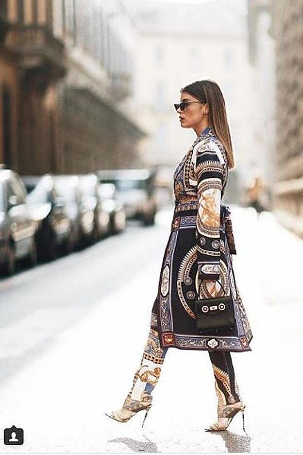 Dulceida con total look de Versace.