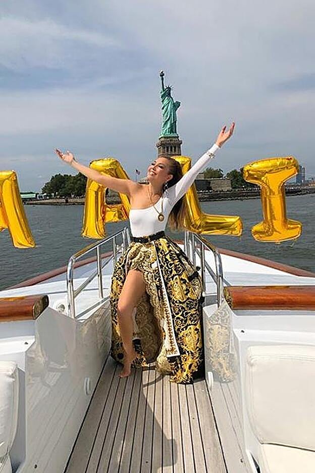 Thalia, durante el festejo de su cumpleaños.